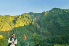 di Gunung...
